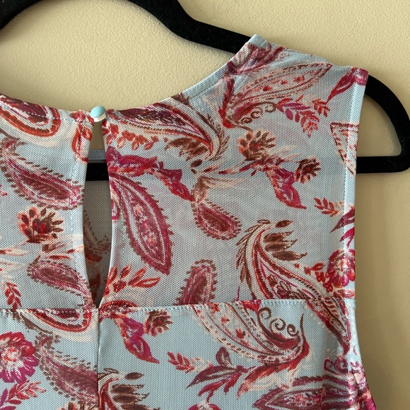 Apt. 9 Light Blue Sleeveless Top with Burgundy/Pink/White Paisley/Floral Print - Picture 13 of 16